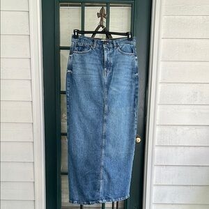 Kensie High Rise Maxi Skirt with back Slit  Size 6 / 28